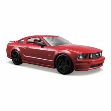 Modelauto ford mustang gt 2006 rood schaal 1:24/20 x 8 x 5 cm