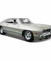 Modelauto dodge charger r t 1969 1 24