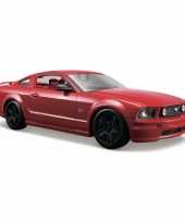 Modelauto ford mustang gt 2006 rood schaal 1 24 20 x 8 x 5 cm