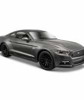 Modelauto ford mustang gt 2015 grijs schaal 1 24 20 x 8 x 5 cm